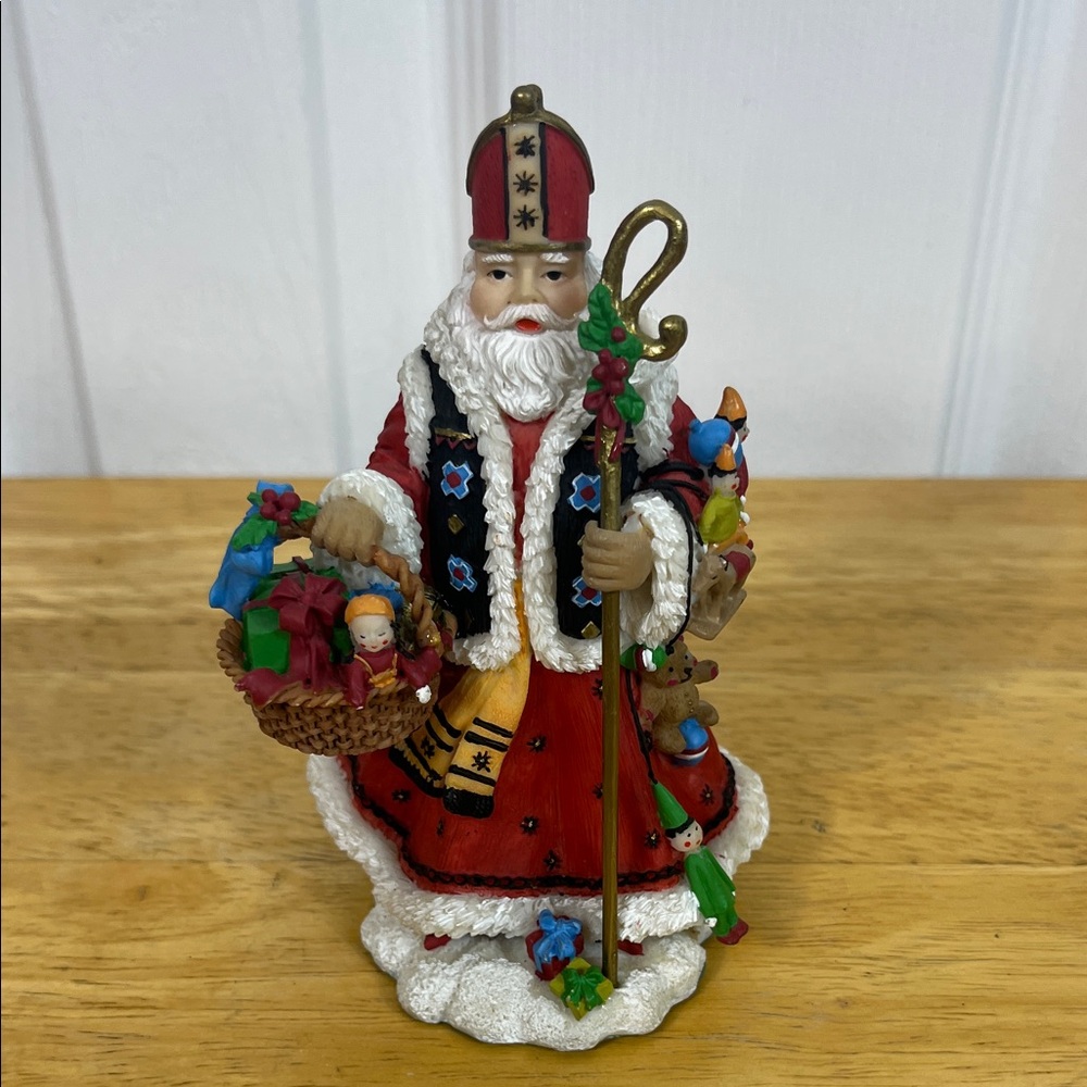 Vintage International Resources SC54 St. Nicholas Turkey 2001 statue. Heavy